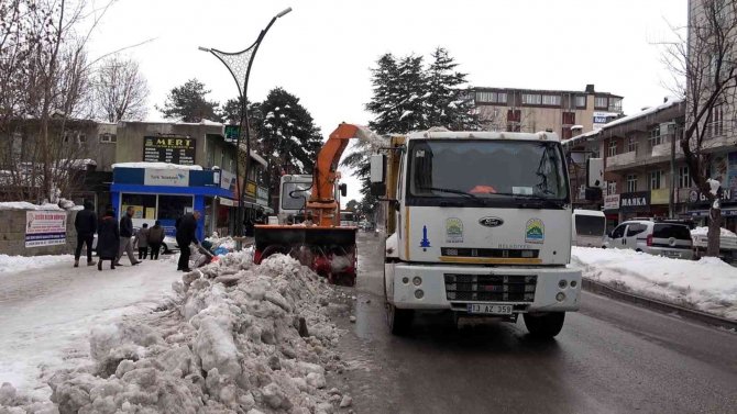 Tatvan’da Karla Mücadele Çalışması Devam Ediyor