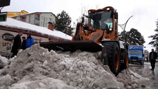 Tatvan’da Karla Mücadele Çalışması Devam Ediyor