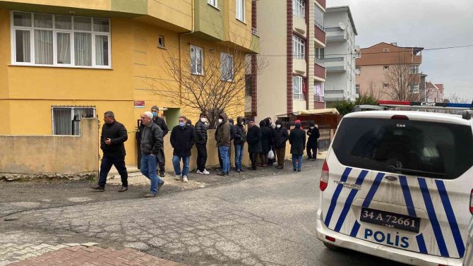 Babasını Öldürdü, Başında Bekleyip Polise Teslim Oldu