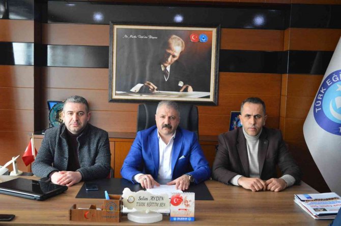 Bakanlık Atamasından Sonra 26 Ay Göreve Başlatılmadı, Göreve Başladığı Gün Tekrar Görevden Alındı