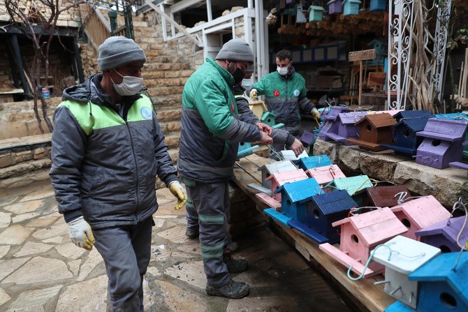 Denizlili İş Adamı Ahşaptan Yaptığı 160 Kuş Yuvasını Belediyeye Bağışladı
