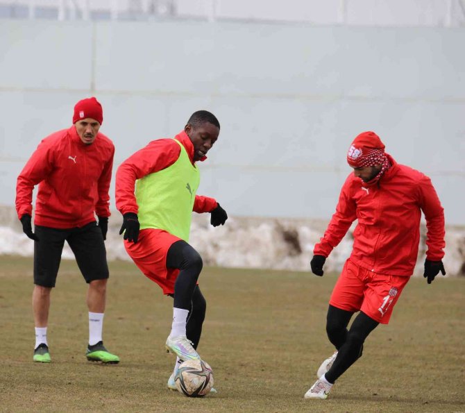 Sivasspor’da Altay Maçı Hazırlıkları Sürüyor