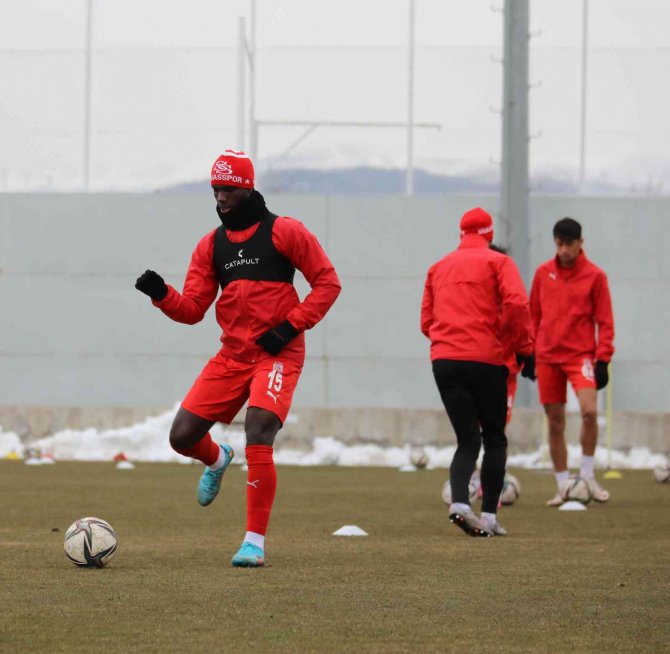 Sivasspor’da Altay Maçı Hazırlıkları Sürüyor
