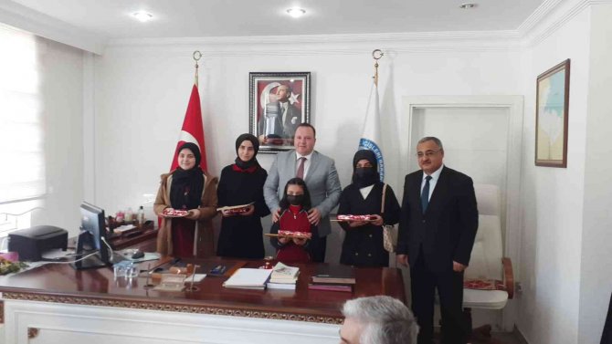 Yarışmalarda Dereceye Giren Öğrencilere Ödülleri Verildi