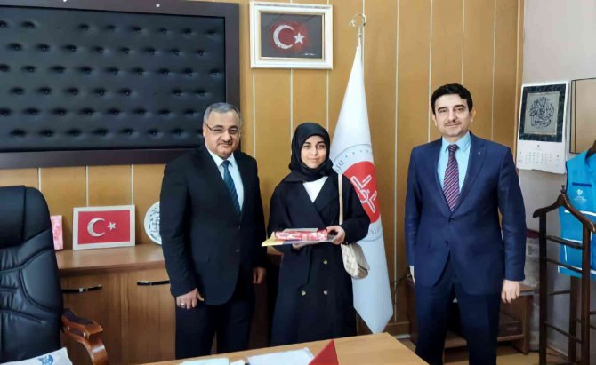 Yarışmalarda Dereceye Giren Öğrencilere Ödülleri Verildi