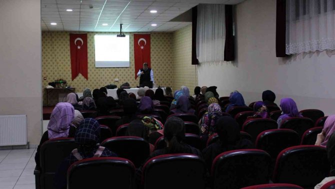 Abdülhamid Han Konferansı İlgi Topladı