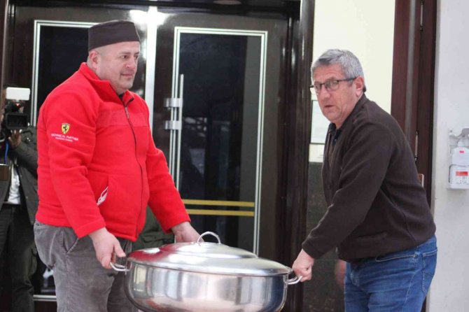 Düzce’de 111 Yıllık Kandil Geleneği Sürdürüyor