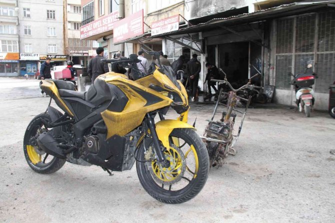 Elazığ’da Tamir Dükkanında Yangın: 400 Bin Liralık Motosikletler Kül Oldu
