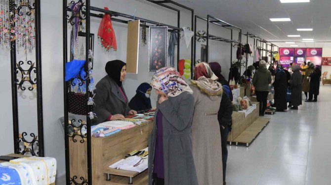 Elazığ’da ‘Hayme Ana Kadınlar Semt Pazarı’ Hizmete Girdi