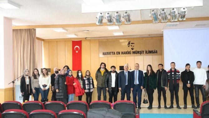 Dekan Erdem: “Akif, Toplumu Yönlendiren Bir Aydındır”