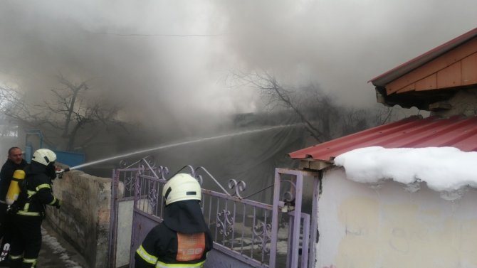 Erzincan’da Çıkan Yangında Ev Kullanılamaz Hale Geldi