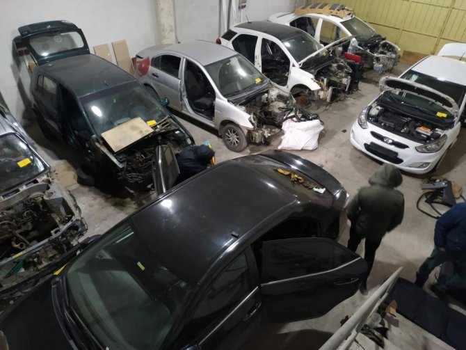 Aranan 24 Adet Araç Ve 87 Adet Otomobil Beyni Ele Geçirildi, 2 Kişi Yakalandı