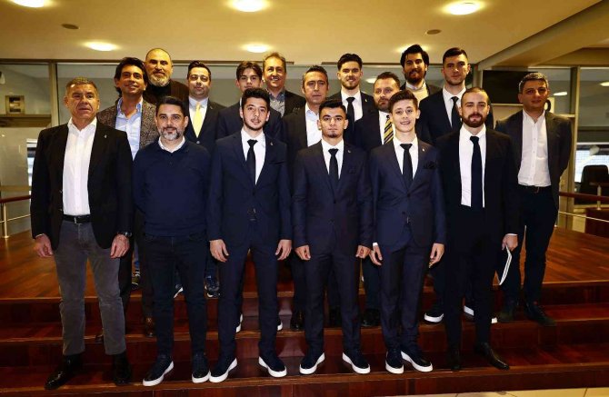 Fenerbahçe, Genç Oyuncularıyla Sözleşme İmzaladı