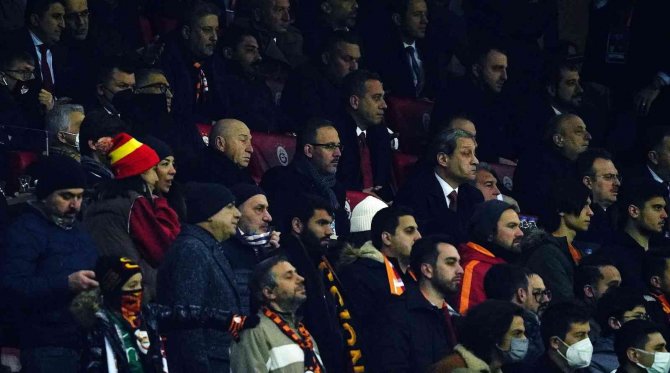 Bakan Kasapoğlu, Tff Başkanı Özdemir Ve Başkanlar Maçı Beraber İzledi