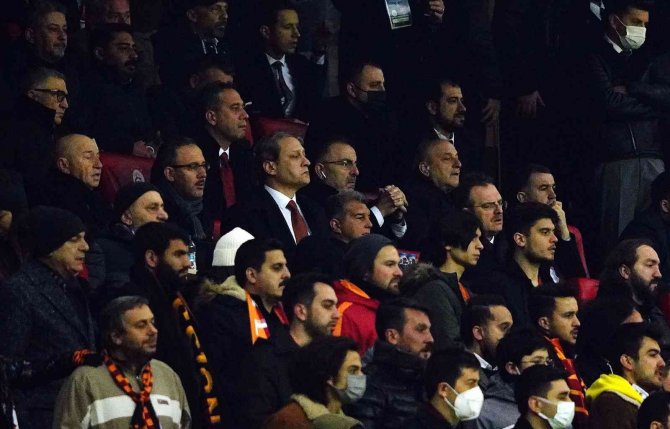 Bakan Kasapoğlu, Tff Başkanı Özdemir Ve Başkanlar Maçı Beraber İzledi
