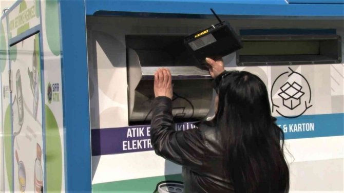 Kadıköy’de Atık Dönüşümü İçin 23 Noktaya Mobil Atık Getirme Merkezi Kuruldu