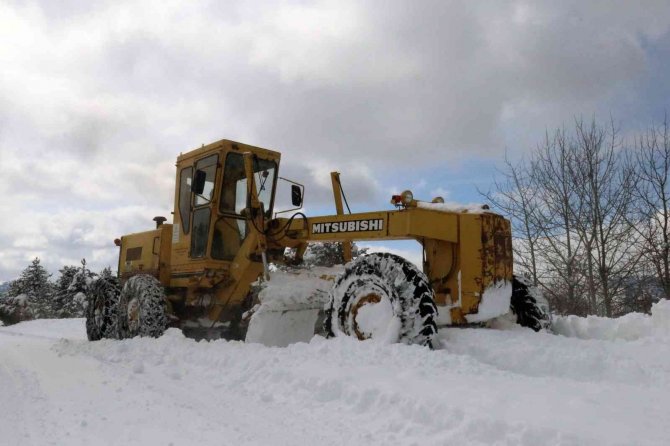 Gümüşhane’de Karla Mücadele Çalışmaları Sürüyor
