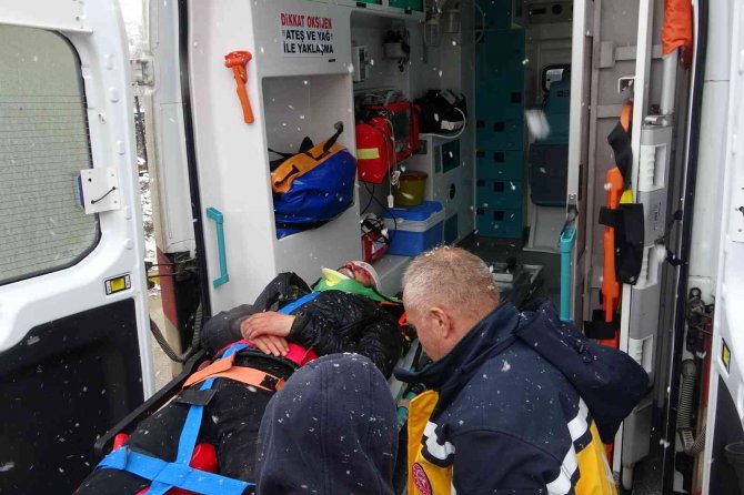 Gümüşhane’de Üniversite Öğrencisine Yaya Geçidinde Kamyonet Çarptı