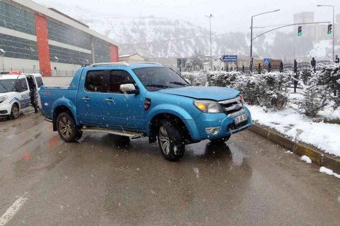 Gümüşhane’de Üniversite Öğrencisine Yaya Geçidinde Kamyonet Çarptı