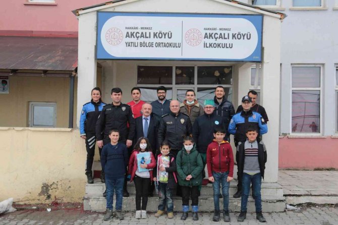 Hakkari Polisinin Eğitim Atağı Devam Ediyor