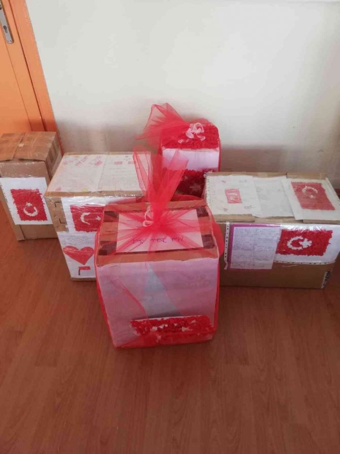 Mehmetçiğe Leblebi Ve Mektup Gönderdiler