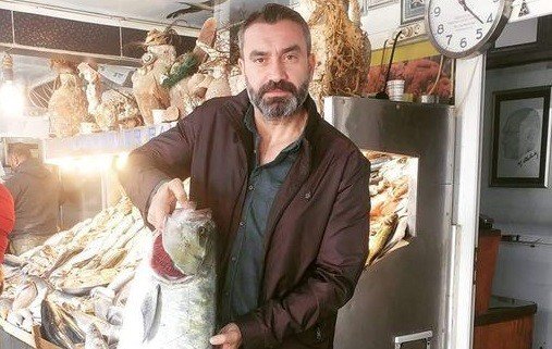 İ̇zmir’de Korkunç Kaza: Emniyet Şeridindeki Tıra Ok Gibi Saplandı