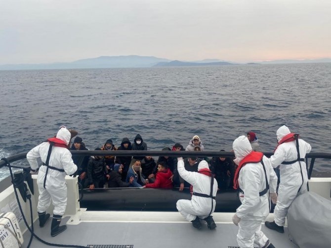 Yunanistan Unsurlarınca Geri İtilen 29 Düzensiz Göçmen Kurtarıldı