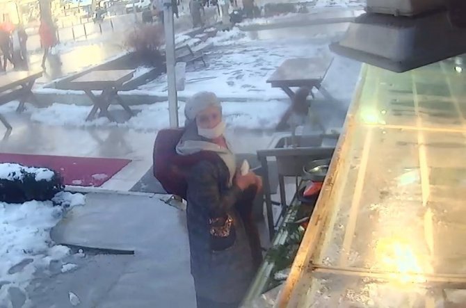 Kadıköy’de Şalvarlı Hırsızlar Balık Tezgâhını Boşalttı
