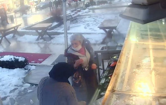 Kadıköy’de Şalvarlı Hırsızlar Balık Tezgâhını Boşalttı