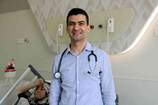 Bitmek Bilmeyen Ağrılarının Nedeni Karpuz Büyüklüğündeki Kist Çıktı