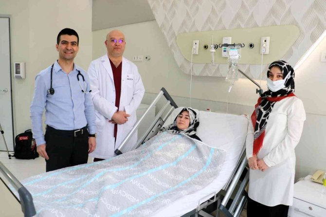 Bitmek Bilmeyen Ağrılarının Nedeni Karpuz Büyüklüğündeki Kist Çıktı