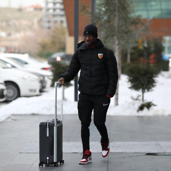 Kayserispor, 25 Futbolcuyla İ̇stanbul’a Gitti