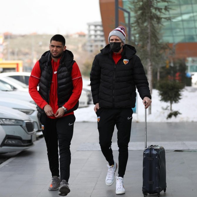 Kayserispor, 25 Futbolcuyla İ̇stanbul’a Gitti