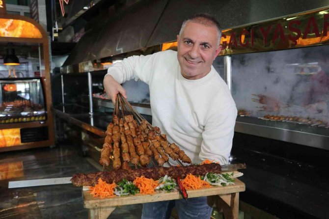 Uluslararası Portakal Çiçeği Karnavalı Esnafa Can Suyu Olacak