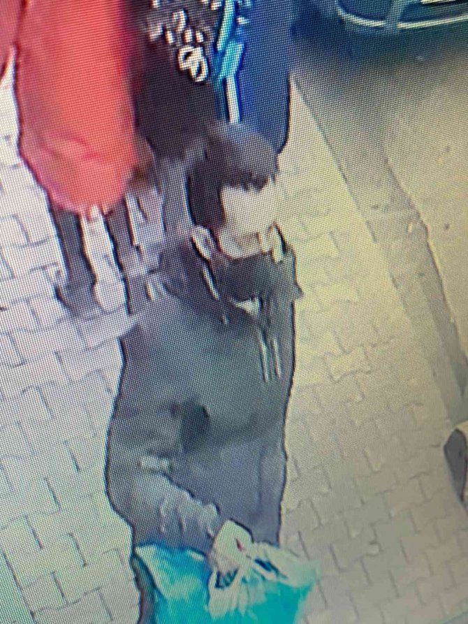 Küçükçekmece’de Ayakkabı Hırsızı Kamerada