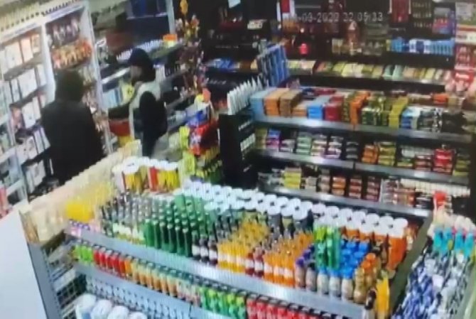 Maltepe’de Hırsızlar İş Üstündeyken İş Yeri Çalışanına Yakalandı