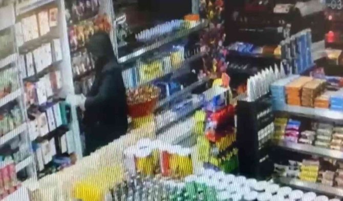 Maltepe’de Hırsızlar İş Üstündeyken İş Yeri Çalışanına Yakalandı
