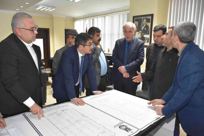 Şehzadeler’in Yeni Pazar Yeri Projesi Pazarcılarla Masaya Yatırıldı