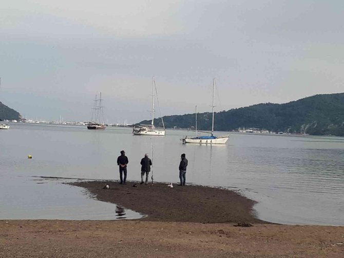 Marmaris’te Deniz Çekildi, Olta Balıkçılarının Eli Boş Kaldı