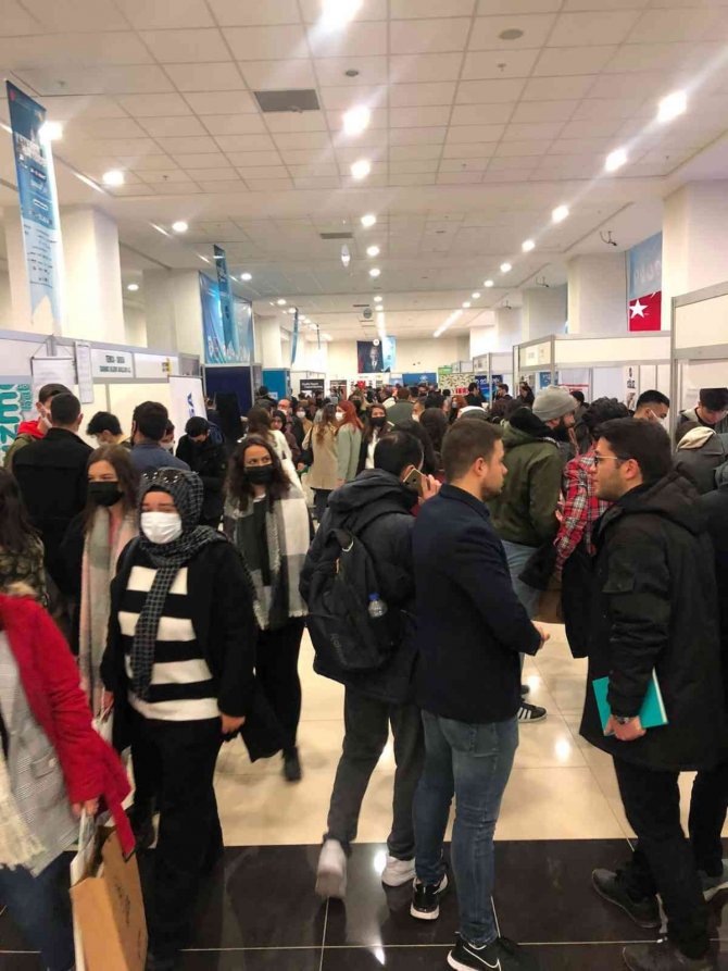 Kariyer Merkezi, Bölgesel Fuarda Üniversitelilerle Buluştu