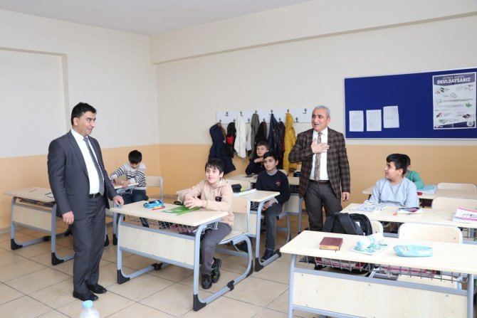 Yüksekova Hafızlık Ortaokulu Başarısıyla Dikkati Çekiyor