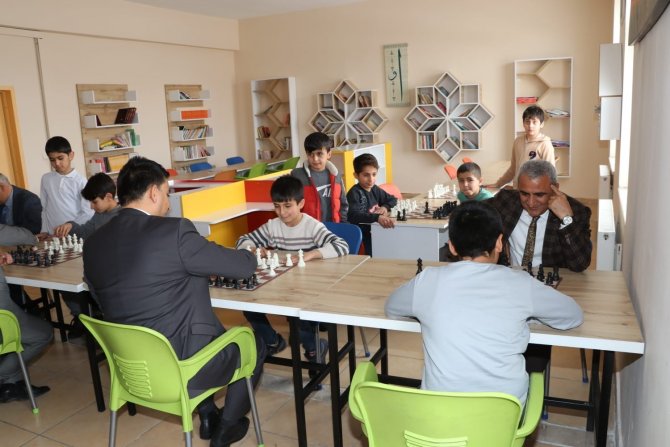 Yüksekova Hafızlık Ortaokulu Başarısıyla Dikkati Çekiyor