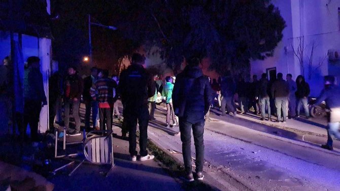 Cadde Ortasında 40 Kişi Birbirine Girdi, Ortalık Savaş Alanına Döndü