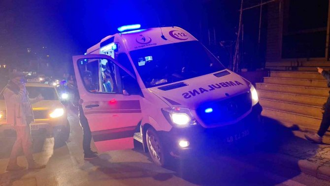 Cadde Ortasında 40 Kişi Birbirine Girdi, Ortalık Savaş Alanına Döndü