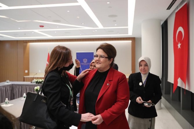Bakan Yanık, New York’ta Kadın Kanaat Önderleri İle Bir Araya Geldi