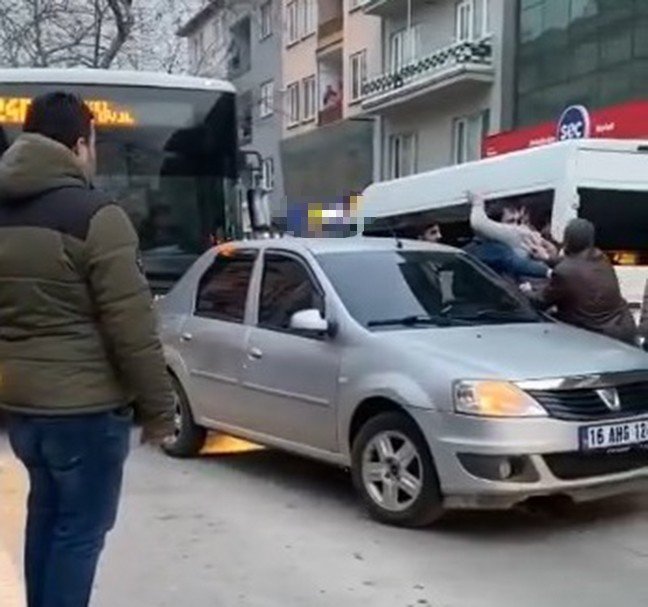 Bursa’da Yol Verme Kavgası Kamerada