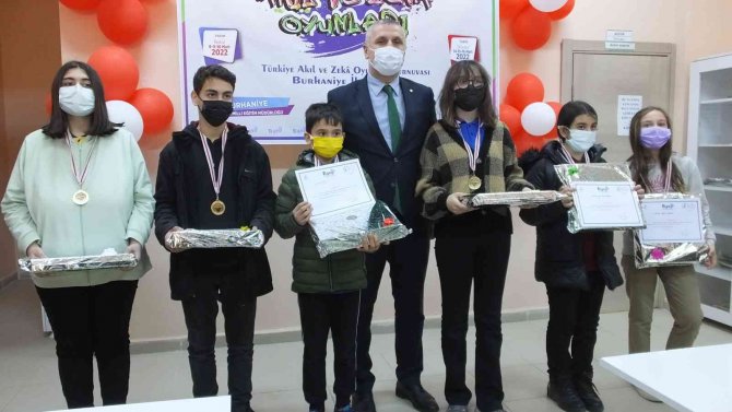 Balıkesir’de Öğrencilere Zeka Ödülü