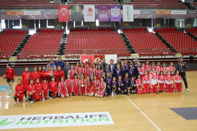 Şampiyon Sema Yazar Ortaokulu