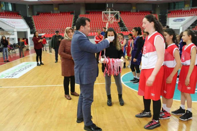 Şampiyon Sema Yazar Ortaokulu