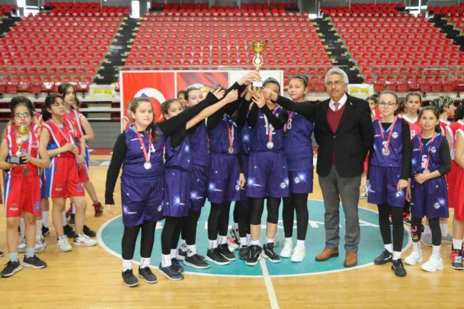 Şampiyon Sema Yazar Ortaokulu